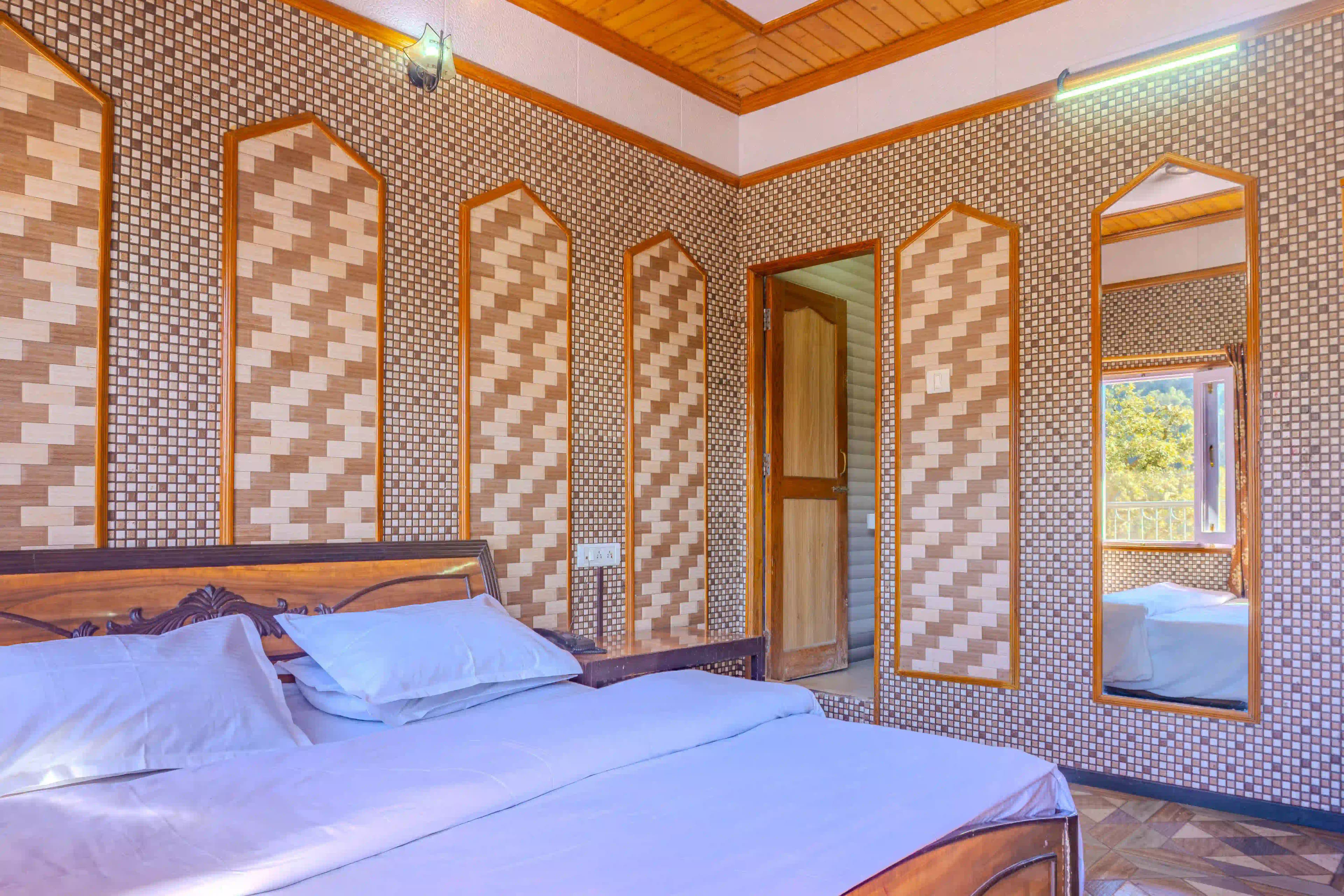 Deluxe Mountain View Room